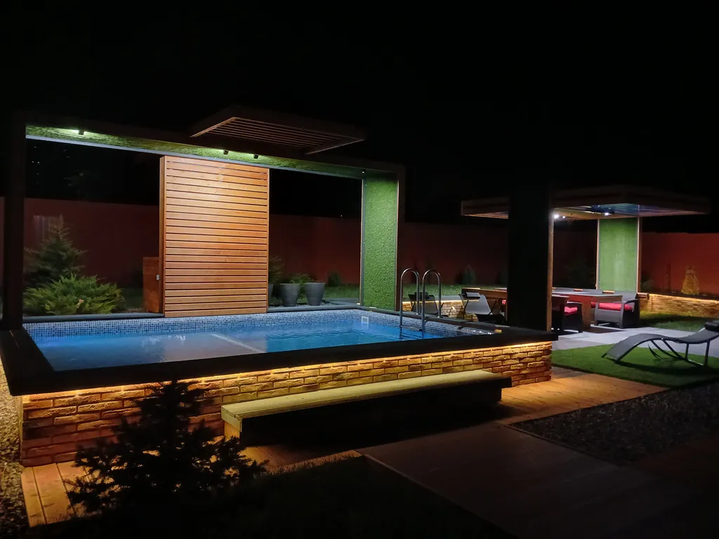 Дом с бассейном