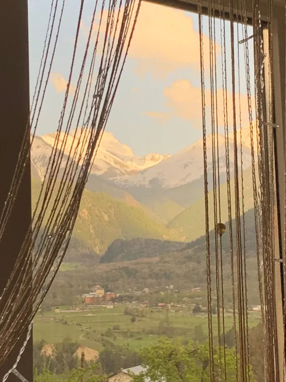 Уютный дом на 6 человек, для комфортного отдыха с видом на горы