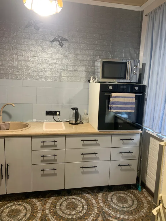 Просторная, уютная трёхкомнатная квартира в центре Пицунды