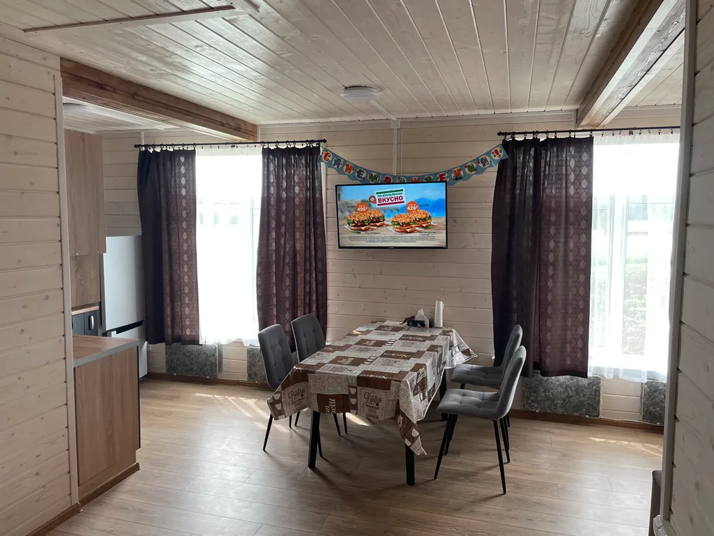 Коттедж Уютный коттедж с видом на озеро Врево — Володарское