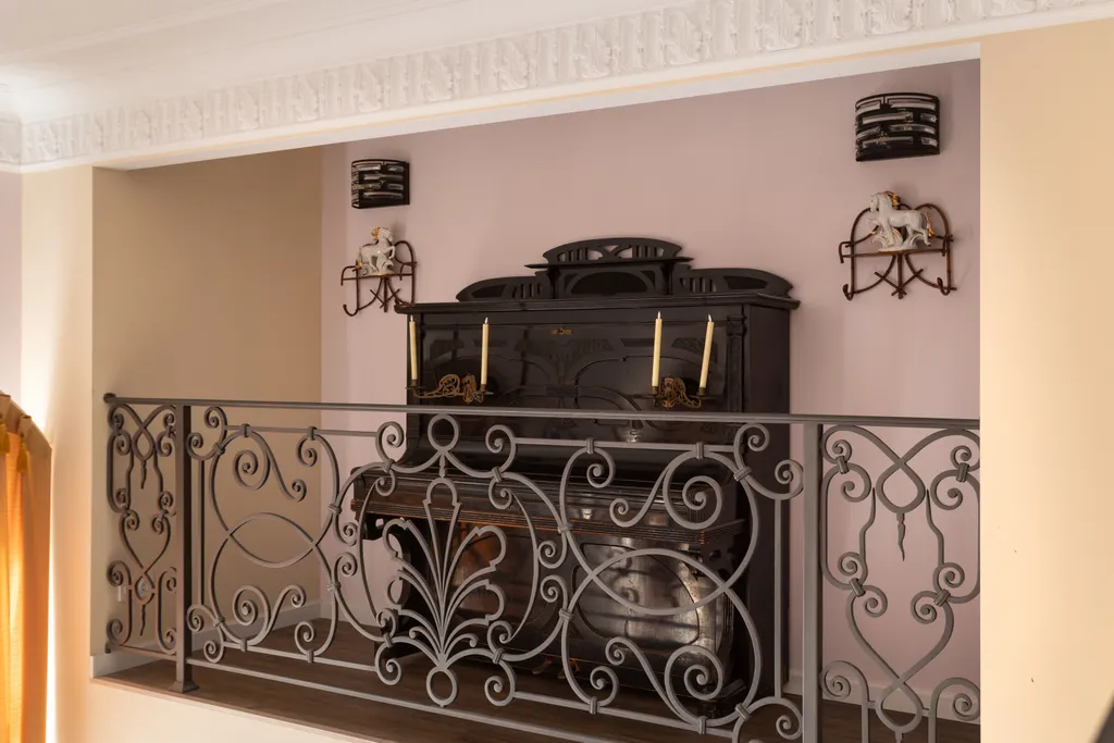 Квартира Экстравагантная квартира с кухней-музеем у метро Чернышевская — Санкт-Петербург