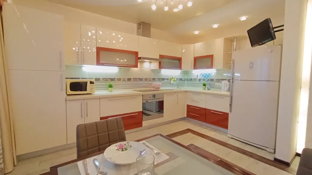 Квартира с камином и большой столовой комфорт-класса