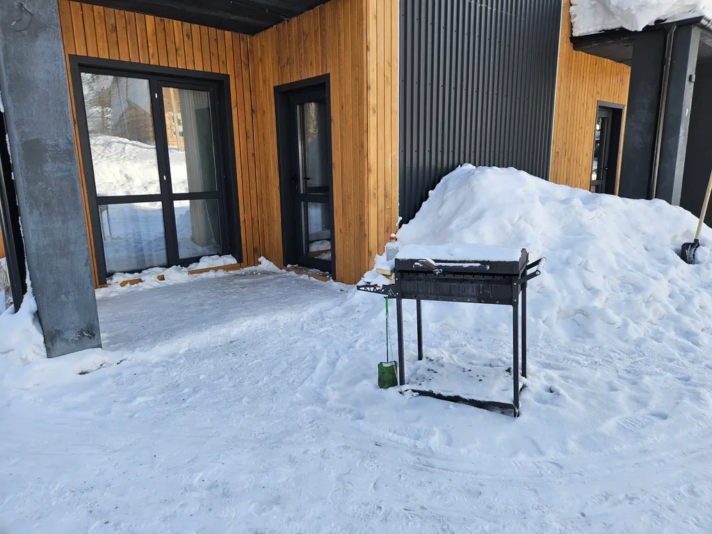 Таунхаус с видом на гору Зелёная