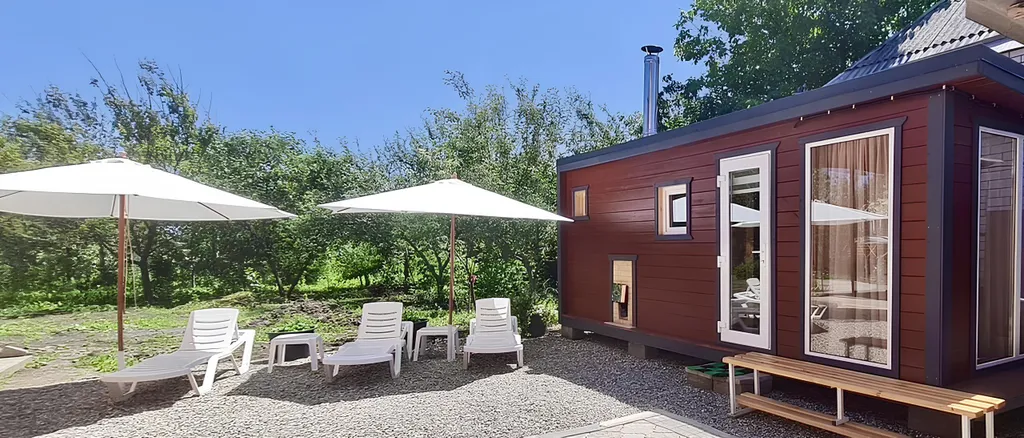 Этаж в частном доме с отдельным входом и баней на территории