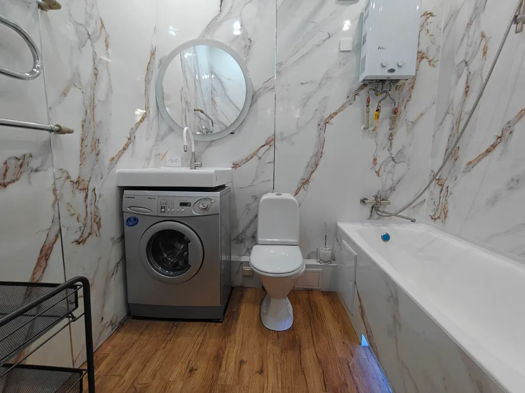 С круглосуточной водой двухкомнатная квартира в центре возле большого ТоргЦентра