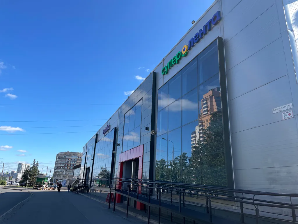 Просторная двушка у метро с видом на парк