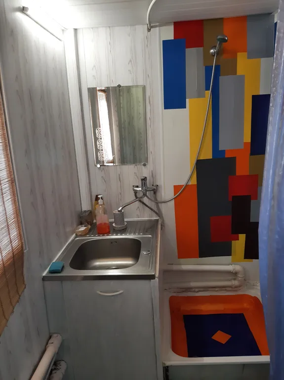 Уютный деревенский домик у озера