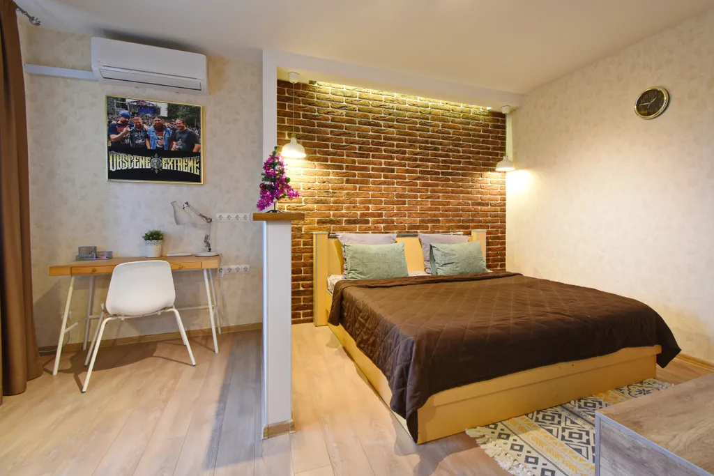 Студия в видом на город