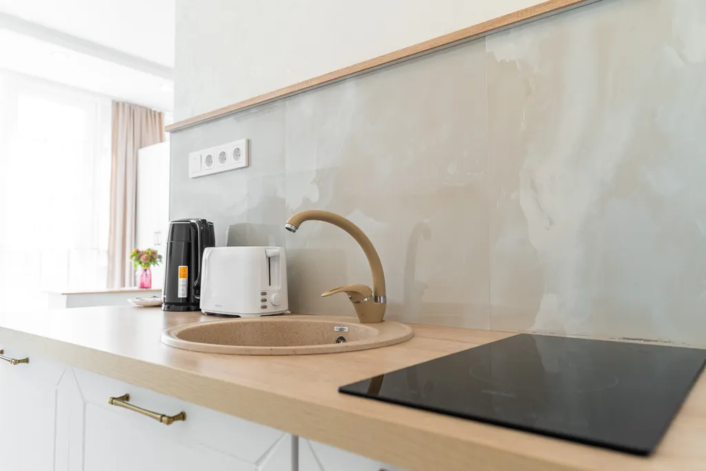 Стильная студия с потрясающим видом на море и город