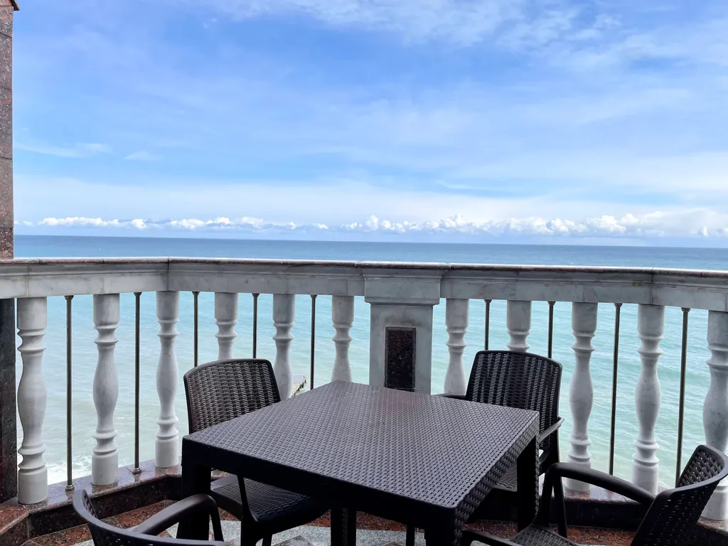 Апартамент на первой линии в Профессорском уголке