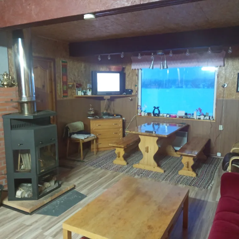 Домик у озера в Карелии