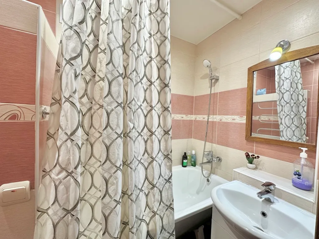 У Ледового дворца