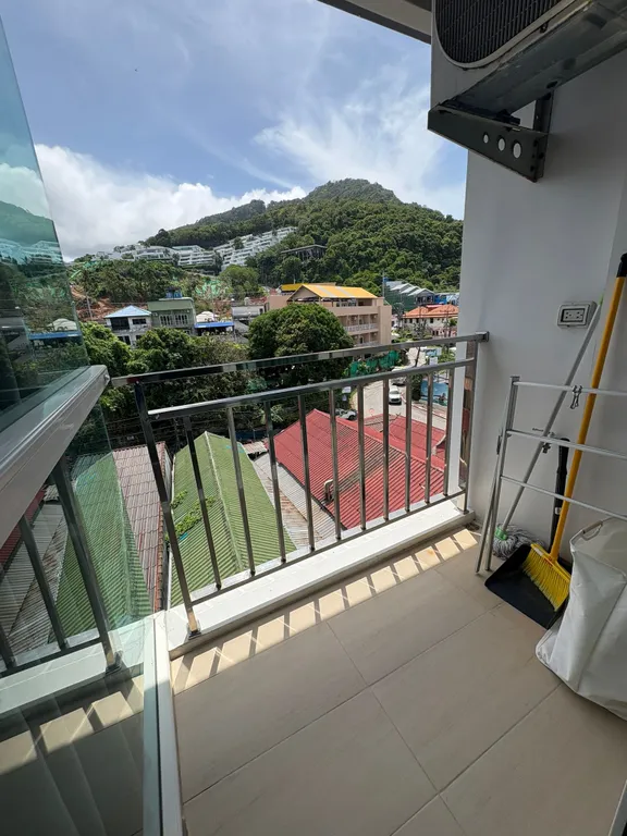 Ката, студия после ремонта с красивым видом на горы, 5 этаж