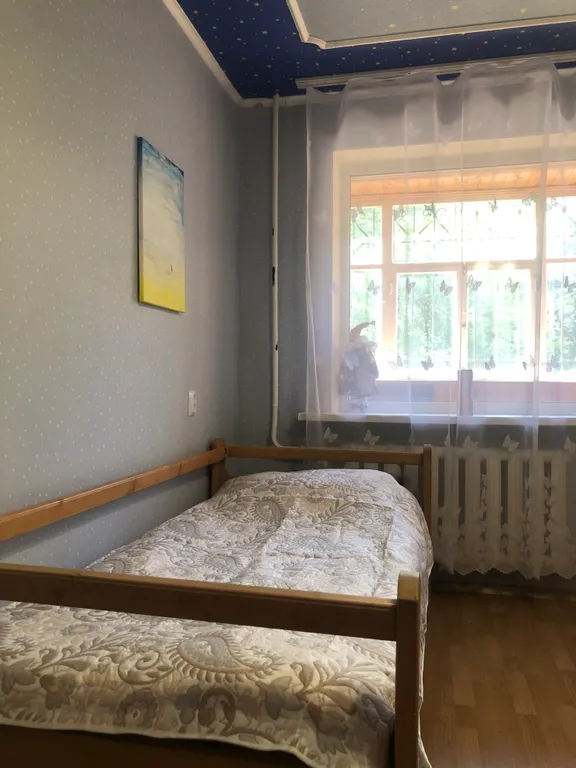 Уютная комната в 4х комнатной квартире с балконом рядом парком отдыха