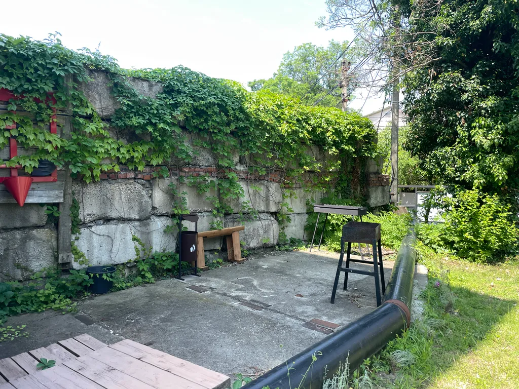 Двухкомнатный домик в 7 мин. от моря в тени деревьев с парковкой (№2)