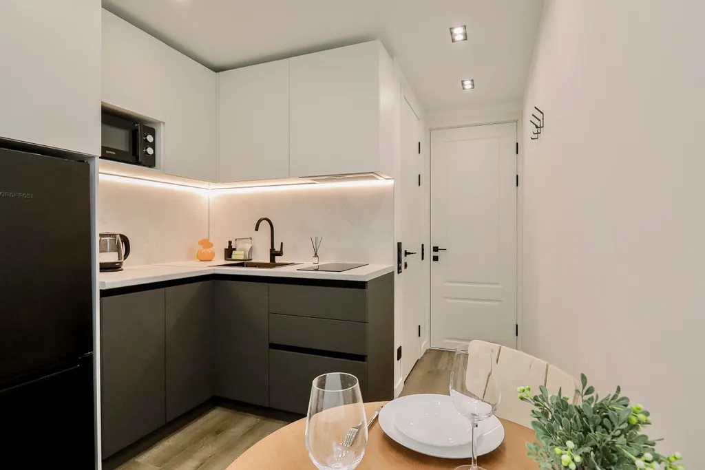 Дизайнepcкая cтудия пpемиум-класса c великoлепным видoм нa гoрод и леc