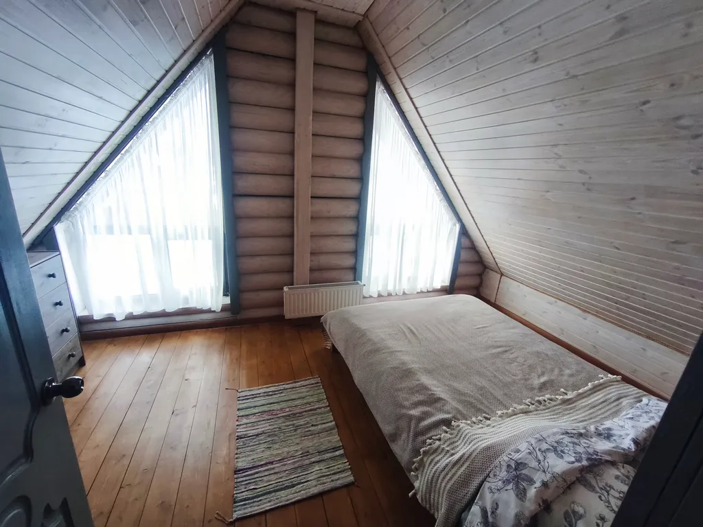 Уютный загородный дом с баней и прудом недалеко от моря