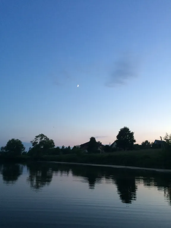 Домик у водохранилища