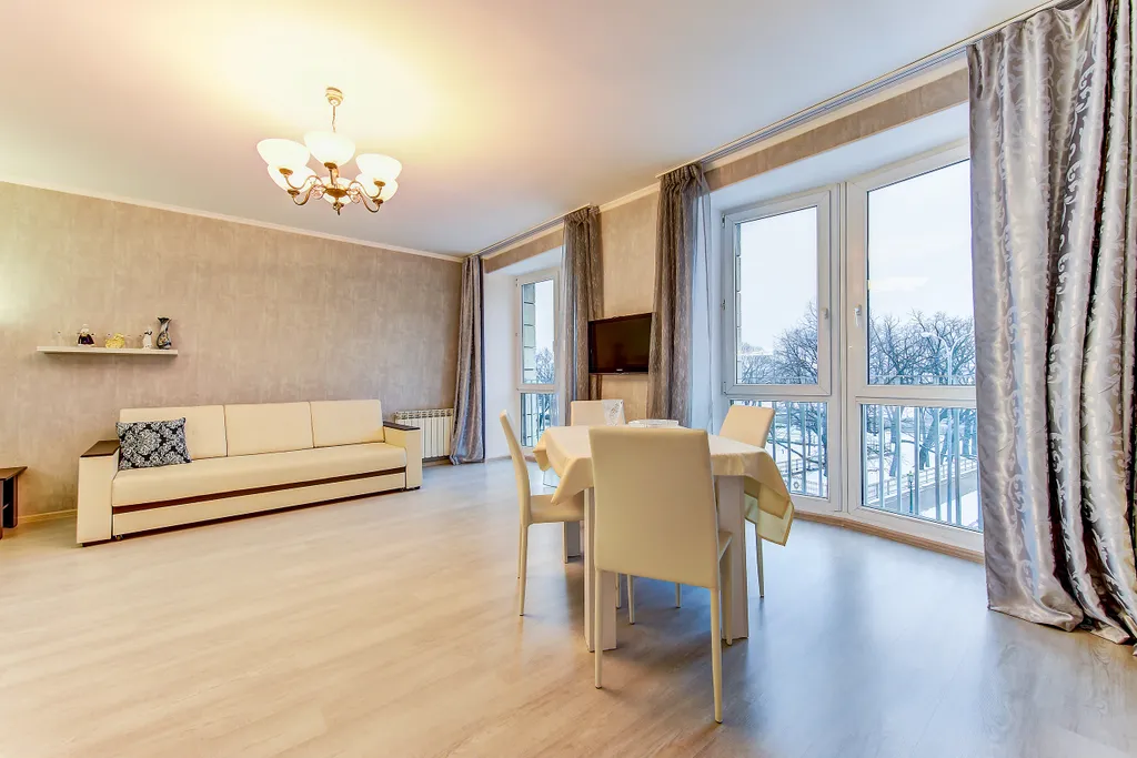 Большая 3-комнатная квартира с видом на Неву и корабли Центр города — аренда посуточно в Санкт-Петербург