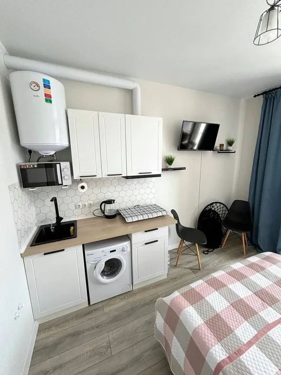 Новая студия-комфорт с бассейном и балконом в ЖК Кипарис Holiday house