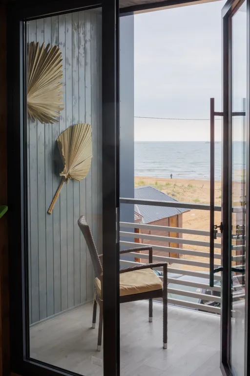 Двухэтажный гостевой дом на берегу моря