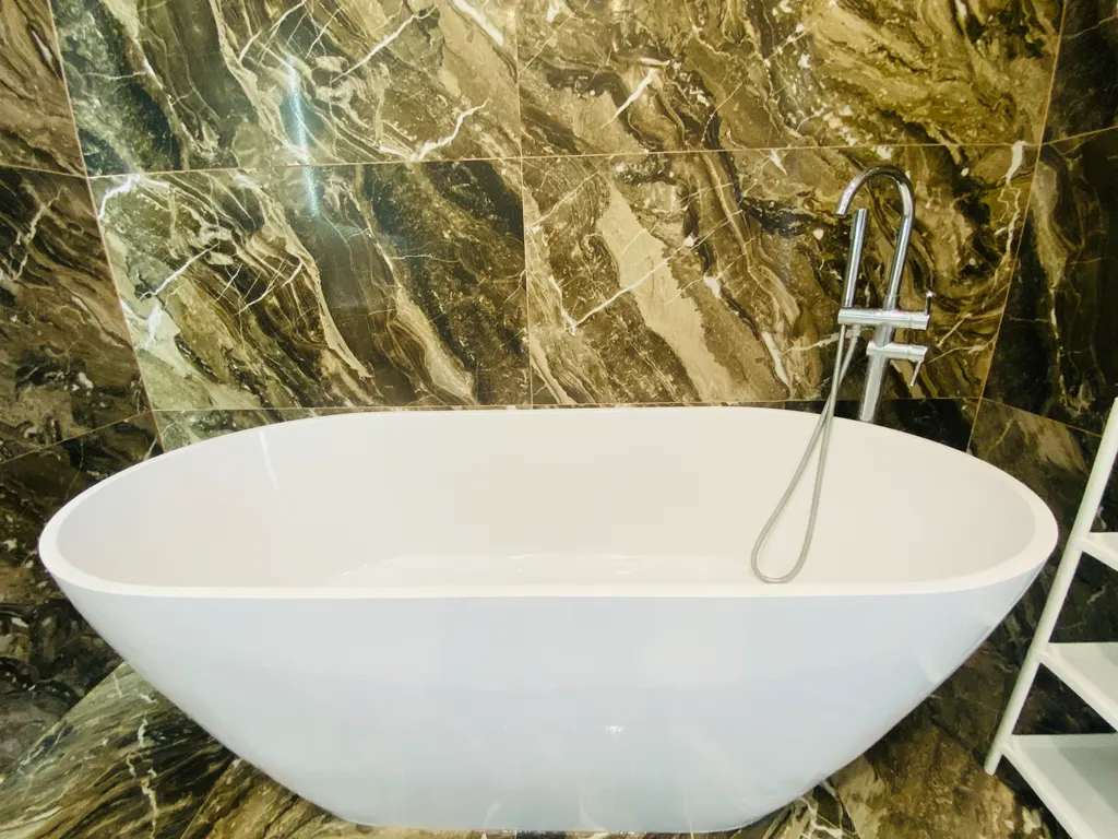 Трехэтажный коттедж с баней и бассейном