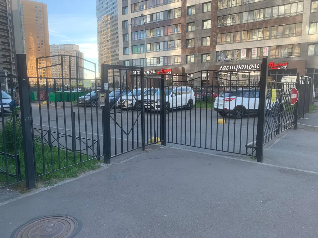 Квартира прямо у метро