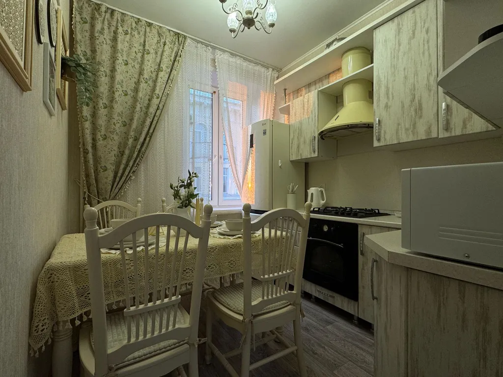 Двухкомнатная квартира рядом с Кремлем