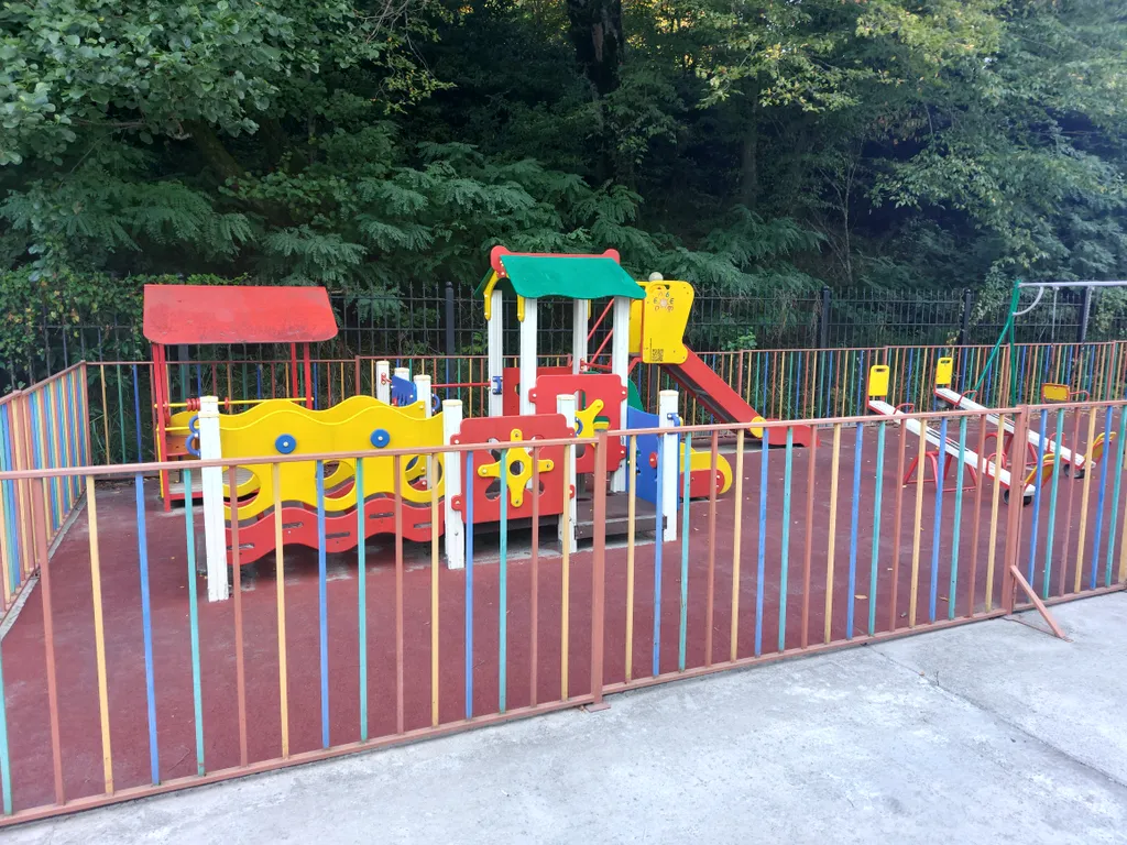 Апартаменты с бассейном недалеко от моря