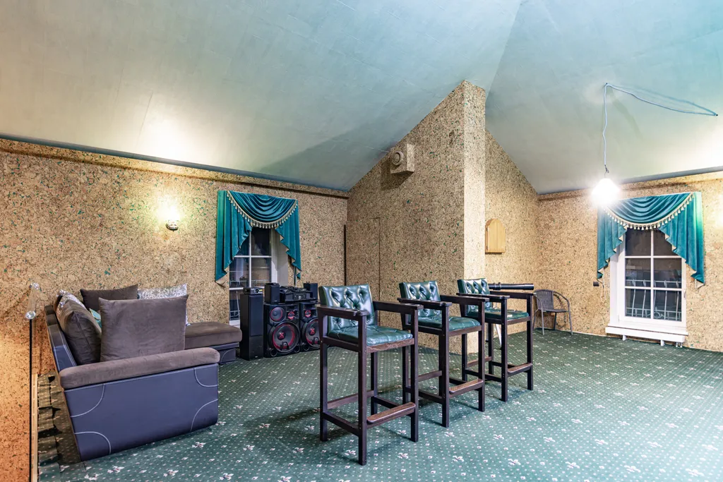 Просторный коттедж с бильярдом и сауной