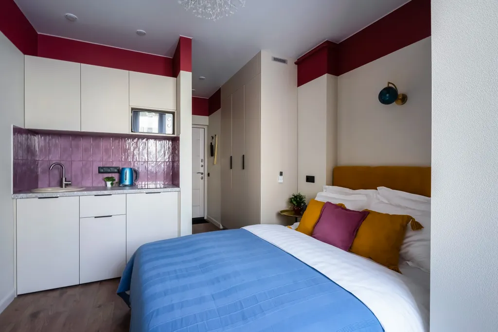 Лиловая студия у моря