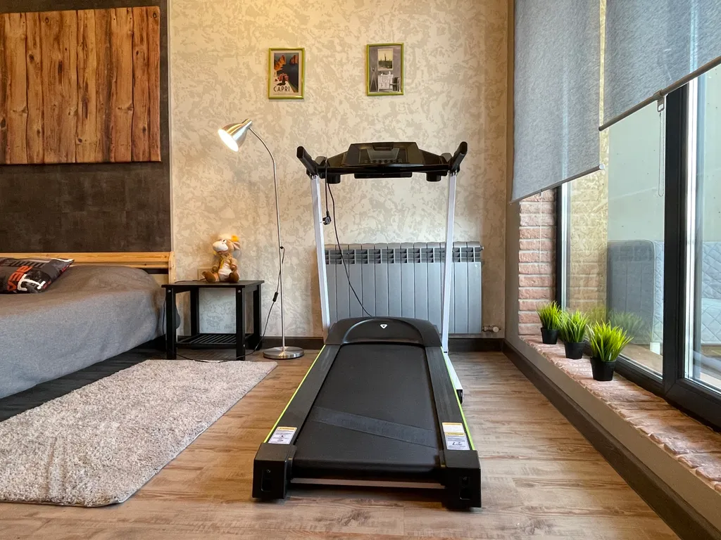 Квартира в люкс доме с парковкой в 10 минутах пешком от площади Ленина