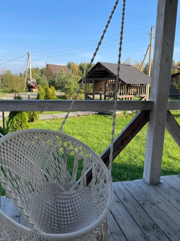 Дом у пруда