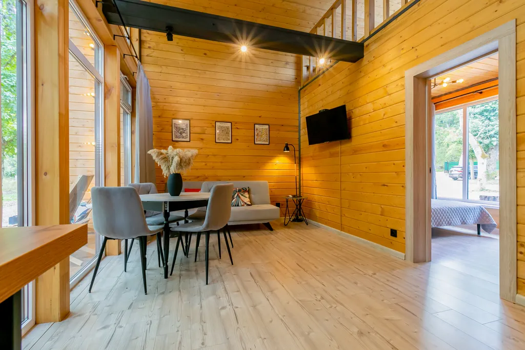 Уютный дом в лесу