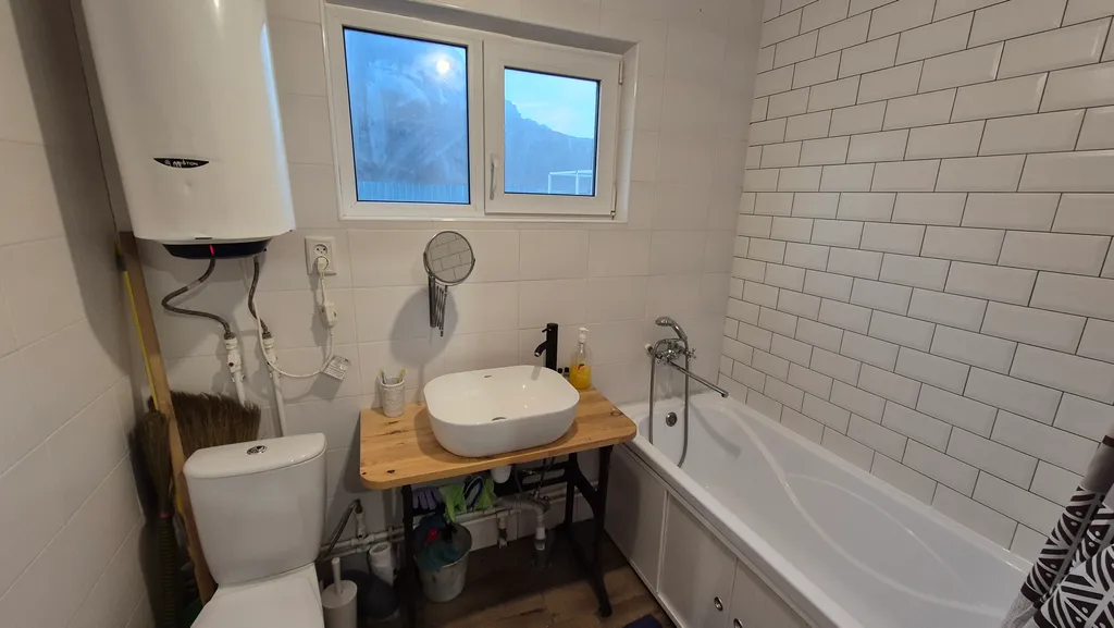 Домик с камином в горах