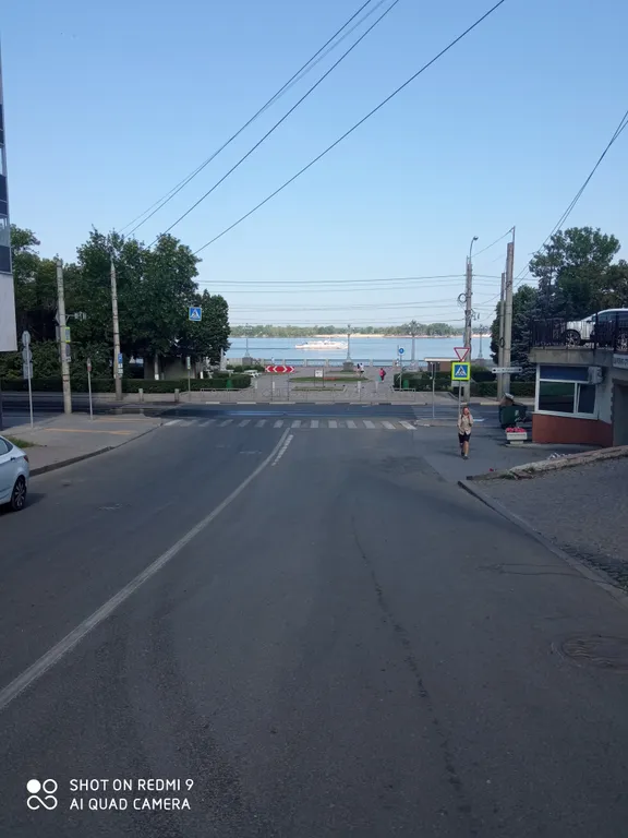 Современная новая квартира рядом с набережной реки Волга