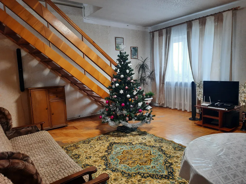 2х этажная часть дома с садом