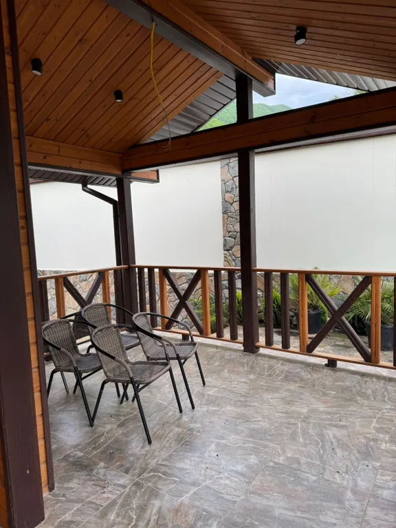 Дом с баней у гор