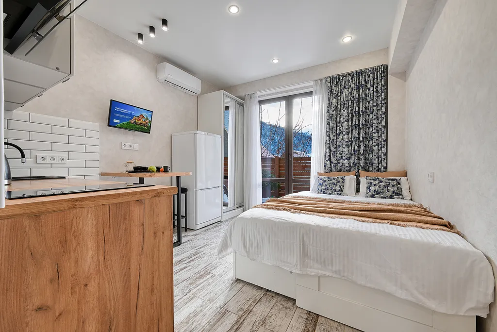 Студия с террасой и видом на горы Я на Море