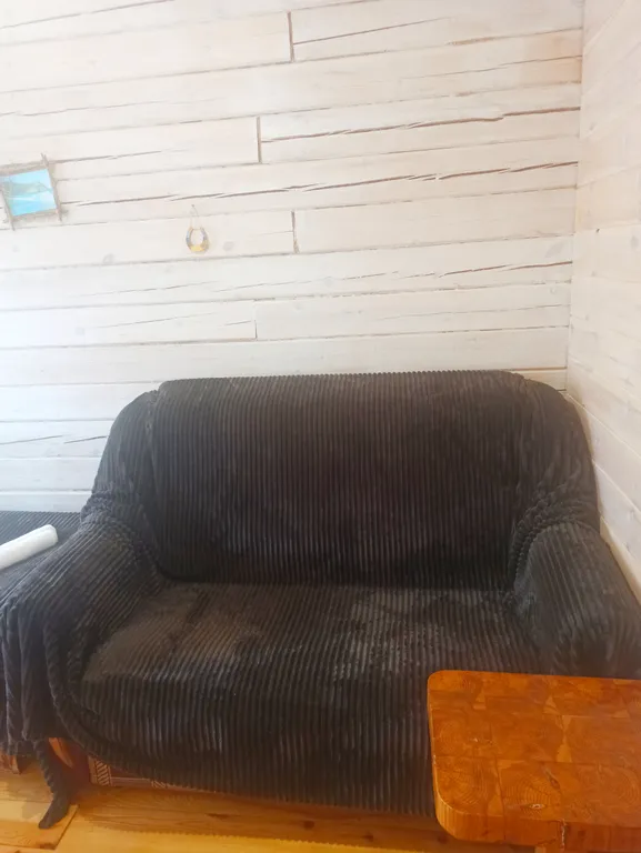 Комната с диваном