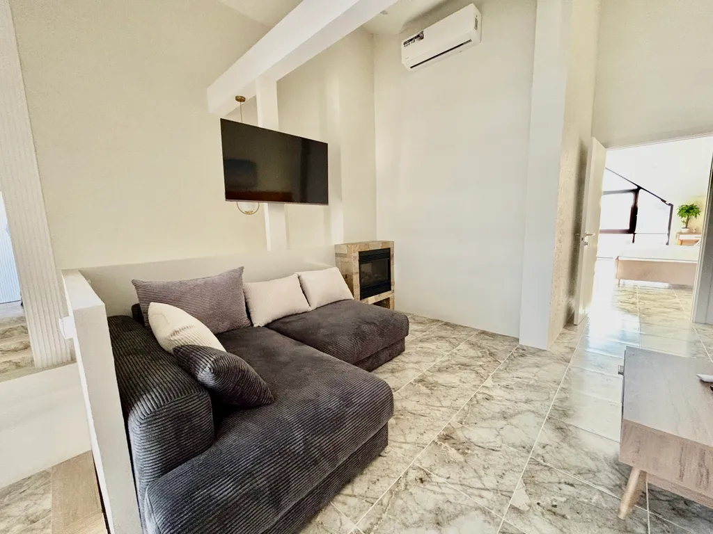 Кругозор туан-хаус с видом на реку