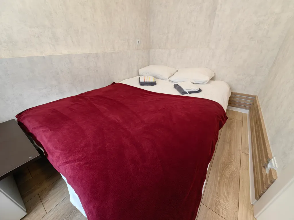 Уютный дом в центре города с мангалом и теплым бассейном