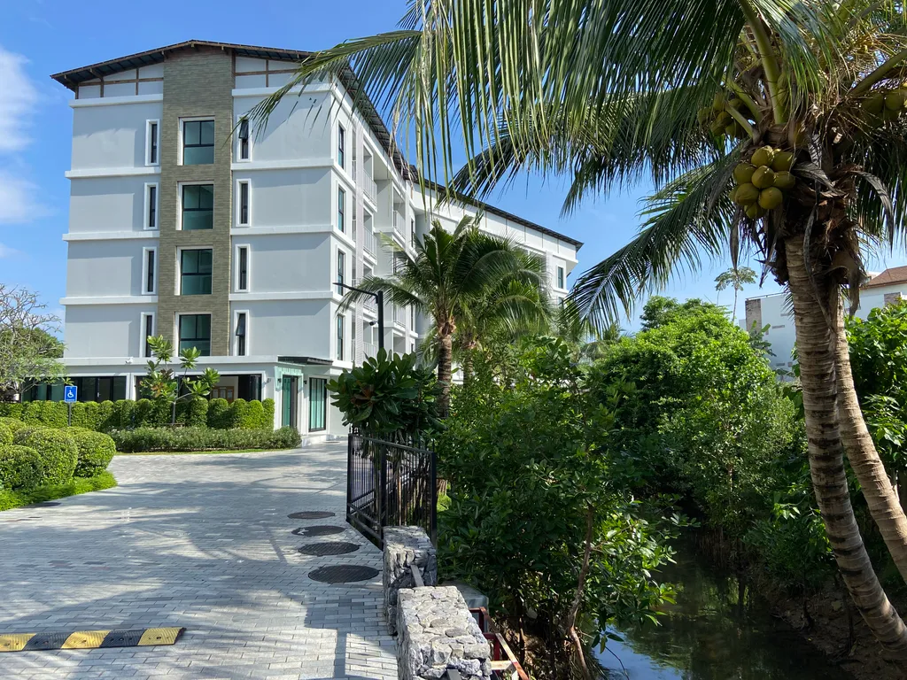 Title V Poolside, Rawai beach