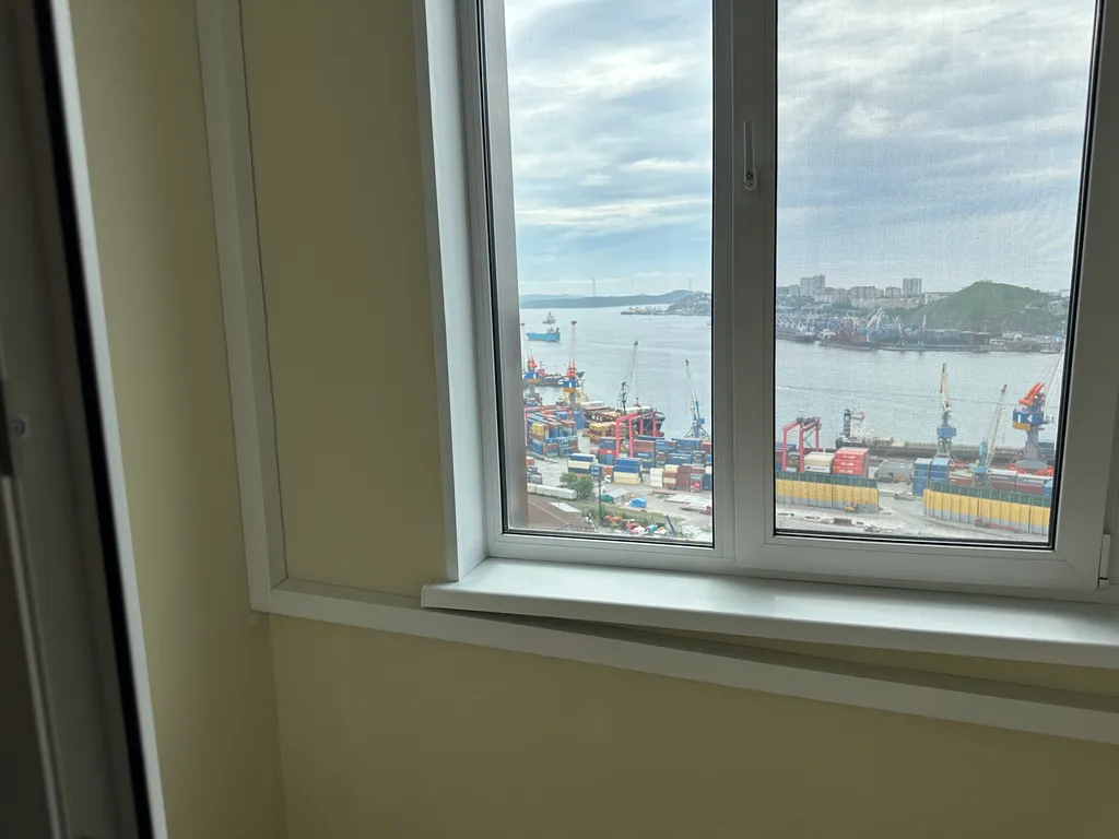 Современная однокомнатная квартира с видом на море