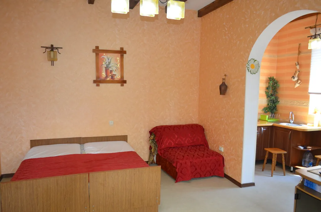 Коттедж 1-комнатный Дом — Евпатория