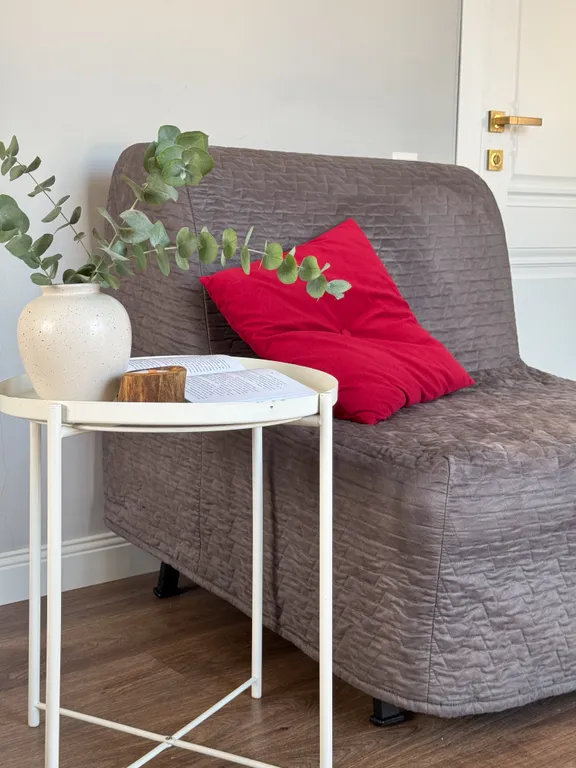 Квартира-студия с балконом у реки