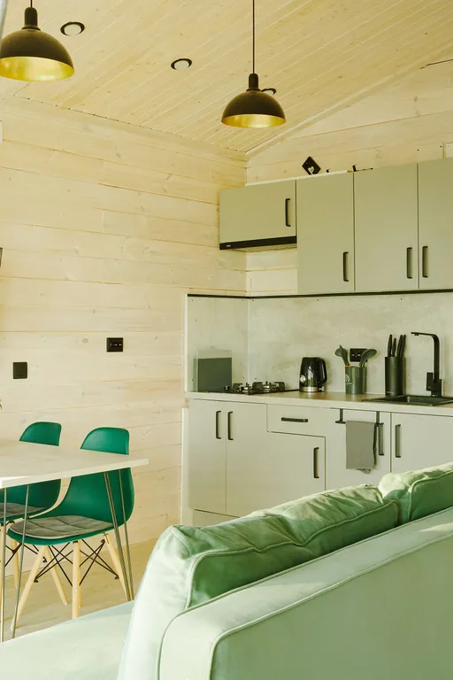 Уютный дом на берегу озера