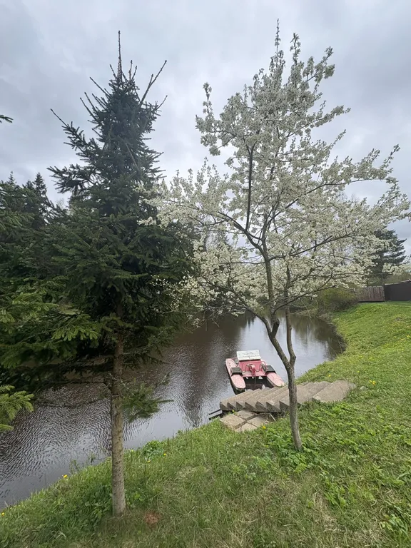 Уютный жилой зимний дом в сказочно живописном месте