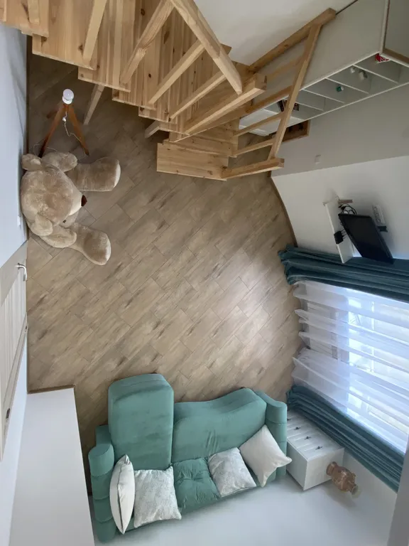 Двухуровневые апартаменты у озера и моря