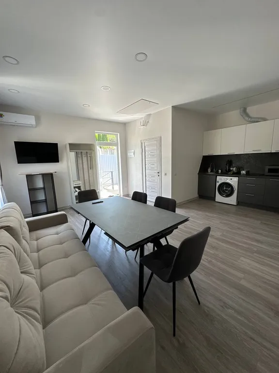 Дом с бассейном